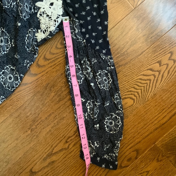 LOFT Black and White Floral Flowy Shirt. Size S Petite. - Picture 10 of 10